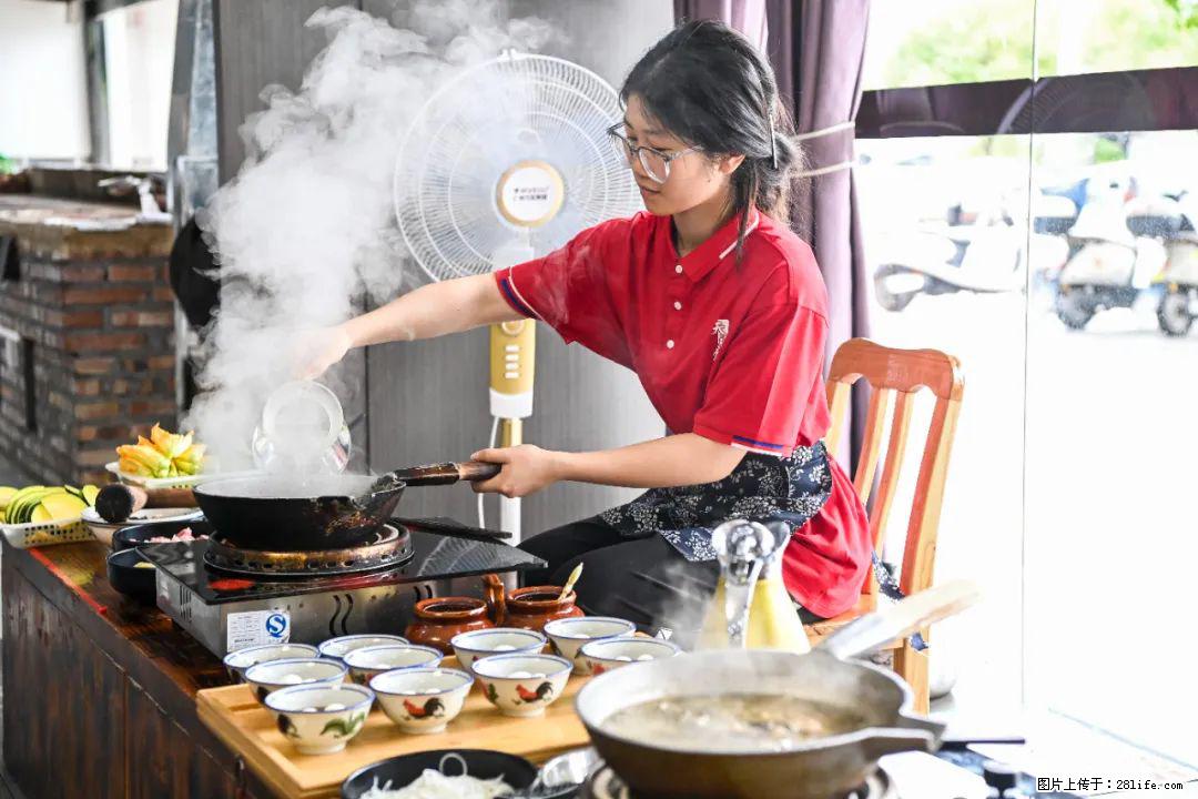 全网追的“扁担女孩”，找了一份暑假工，时薪12元 - 无锡生活资讯 - 无锡28生活网 wx.28life.net